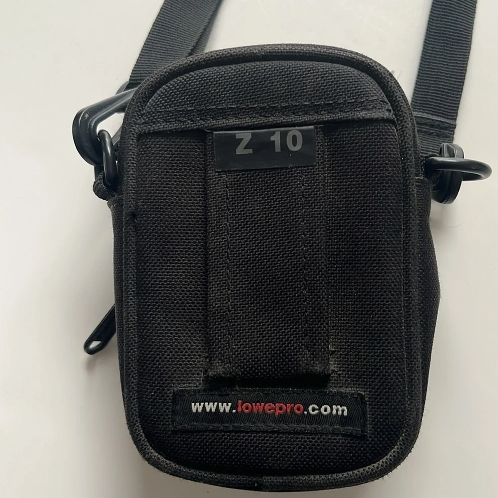 Lowepro Black Camera Case 5 1/4x4 1/4 with Adjustable Detachable Shoulder Strap